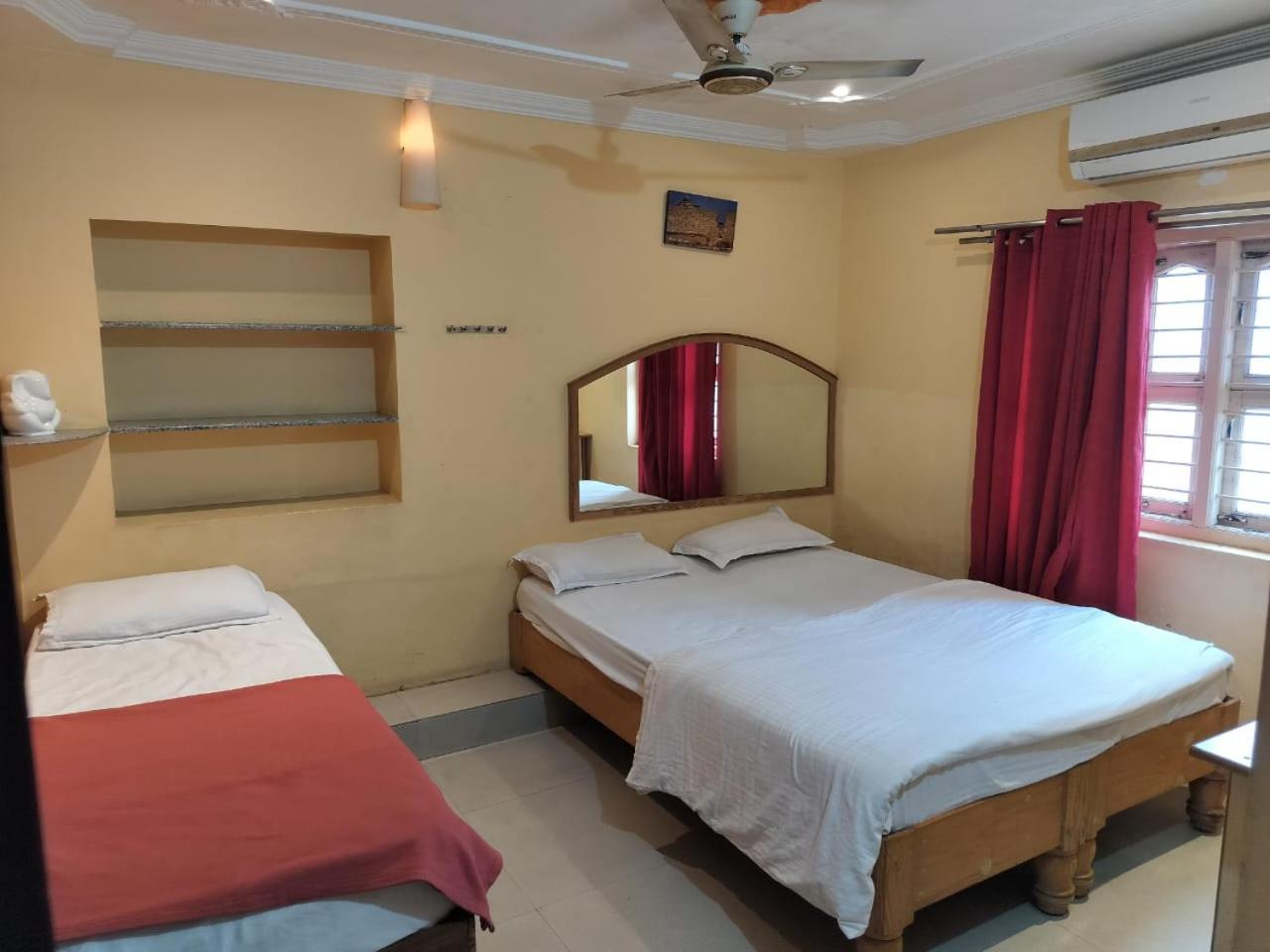 Gopi Guest House Хампи Экстерьер фото